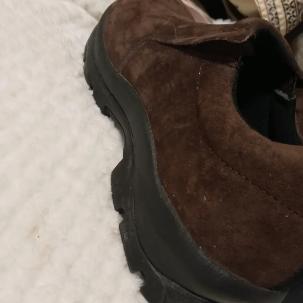 Duluth trading co. Men's brown Suede Slip on leather uppers Hiking walking shoes